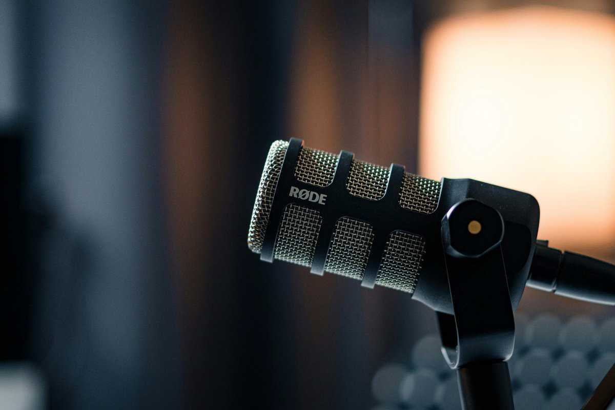 The best budget USB microphone for gaming setups featuring a Rode with a stand 