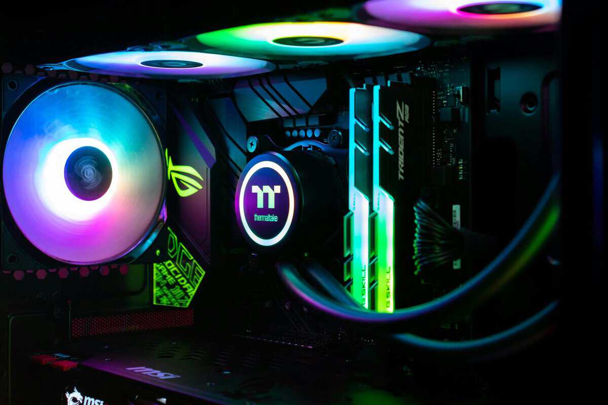 Best gaming PC under $1000 featuring ASUS ROG motherboard, Thermaltake AIO cooler, and G.Skill Trident Z RGB RAM