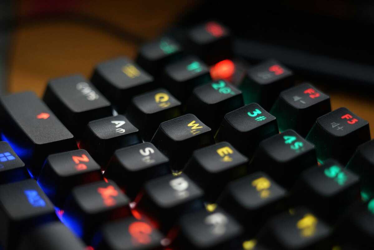 Best budget mechanical keyboards close-up of keycaps with multicolor RGB lighting