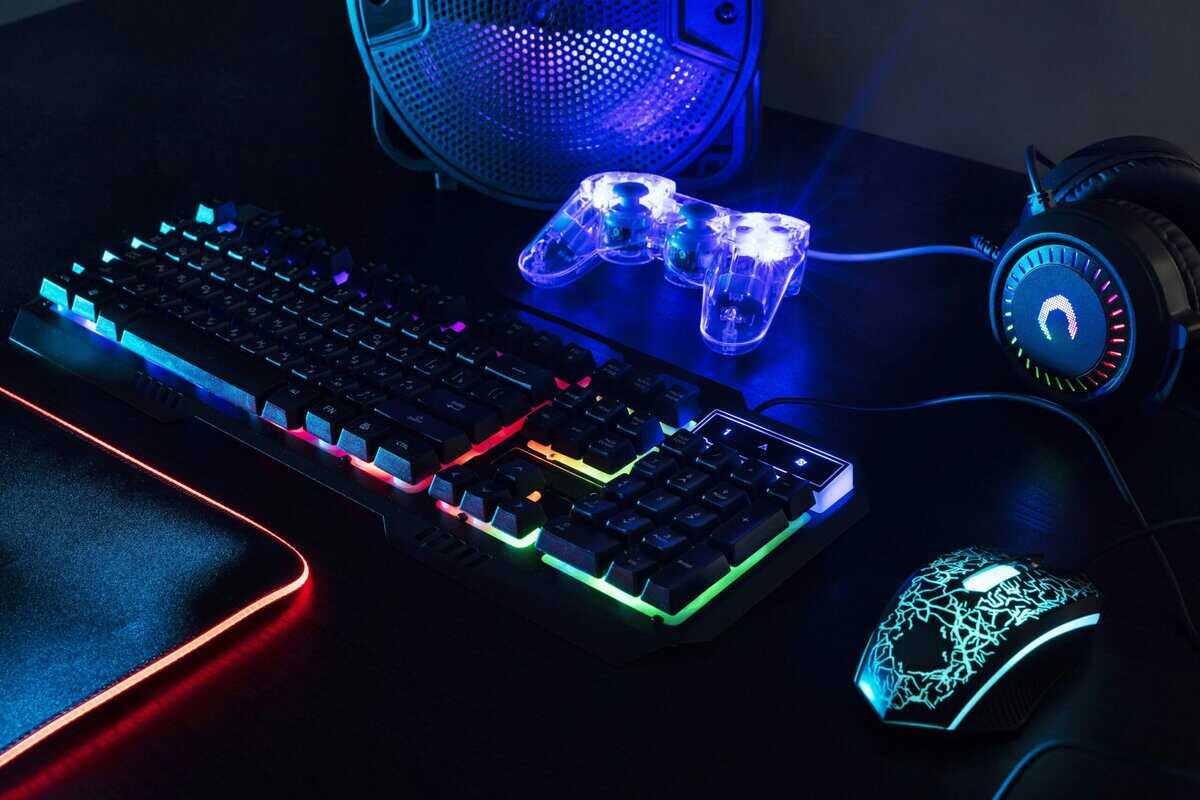 Best gaming keyboard and mouse combo setup with RGB lighting, controller, and headset on a dark desk