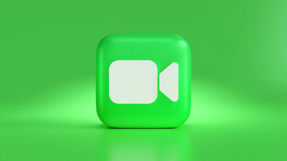 Stylized 3D green camera icon, illustrating the chroma key concept behind the best green screen for streaming