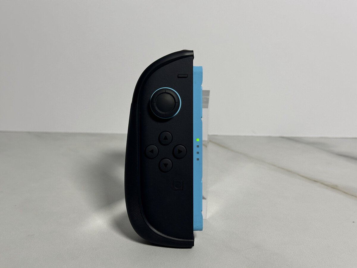 Top corner of a Joy-Con 2 in its JSAUX GoJoy case cover where the cover hooks over the rail